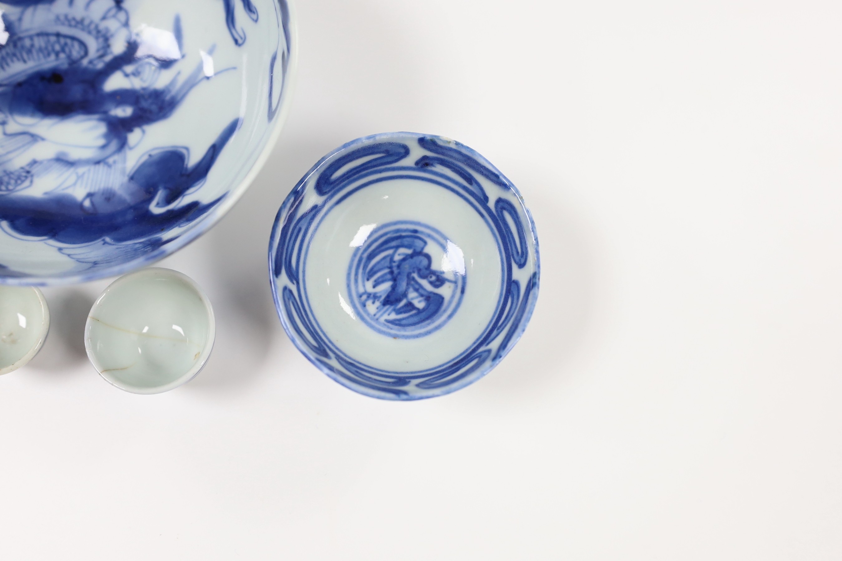 A selection of small Chinese ceramics, to include a blue and white dragon bowl, 6cm tall, a double gourd famille verte vase, Wanli marked but later, 12cm tall, and others (5)